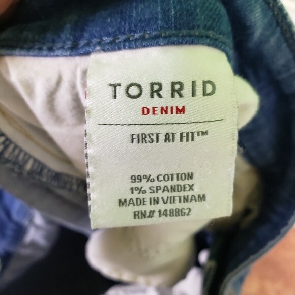 Torrid Denim First At Fit Women's Plus Size Denim Jeans Size 26R - Picture 5 of 9